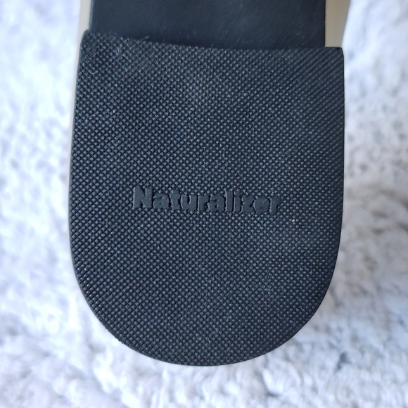 Naturalizer “champagne” gold slip on flat loafer US 6 New - Picture 8 of 10